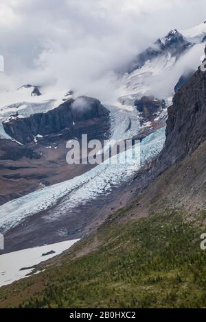 Vol de randonnée en hélicoptère au-delà du glacier Robson dans l'arrière-pays du parc provincial du Mont Robson, Colombie-Britannique, Canada Banque D'Images