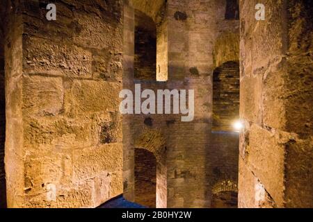 Le Pozzo di San Patrizio (Anglais : Saint Patrick's Well) est un bien historique (16ème siècle) à Orvieto, Ombrie, Italie centrale. Banque D'Images