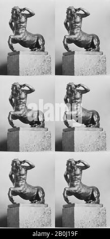 Centaur, italien, XVIIe siècle, italien, bronze, base de marbre vert, Total : 5 3/4 × 5 1/2 po. (14,6 × 14 cm), Sculpture-Bronze Banque D'Images