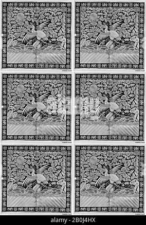 Insigne de rang avec la grue Manchurienne, Chine, dynastie Qing (1644–1911), date du XIXe siècle, Chine, soie, fil métallique, 14 3/4 x 11 3/4 in. (37,47 x 29,84 cm), textiles brodés Banque D'Images