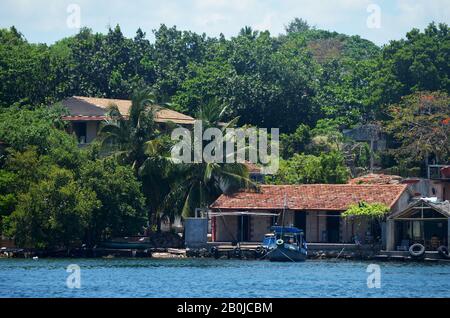 Maisons de pêcheurs à Pasacaballo, baie de Cienfuegos (sud de Cuba) Banque D'Images