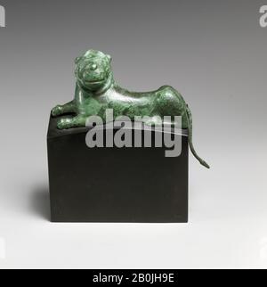 Statuette en bronze d'un lion, grec, Ionienne, archaïque, Date 2ème trimestre du 6ème siècle avant J.-C., grec, Ionienne, Bronze, H. sans queue 2 1/2 in. (5,9 cm), Bronzes Banque D'Images