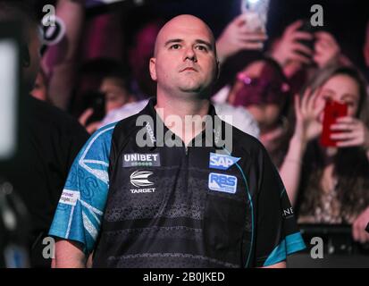 Motorpoint Stadium, Cardiff, Glamourgan, Royaume-Uni. 20 février 2020. Professional Darts Corporation, Unibet Premier League Cardiff; Rob Cross Lors De Sa Promenade Sur Le Crédit: Action Plus Sports/Alay Live News Banque D'Images