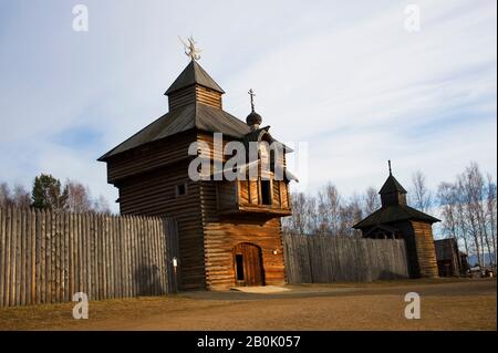 RUSSIE, SIBÉRIE, PRÈS D'IRKOUTSK, TALTSY MUSÉE EN PLEIN AIR DE L'ARCHITECTURE EN BOIS, FORT Banque D'Images