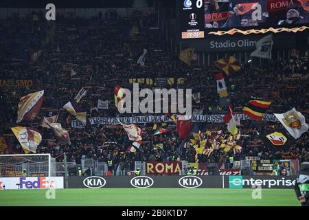 Rome, Italie. 20 février 2020. En tant que Supporters roms lors du match de l'UEFA Europa League entre Roma et Gent à Stadio Olimpico, Rome, Italie, le 20 février 2020. Photo De Luca Pagliaricci. Utilisation éditoriale uniquement, licence requise pour une utilisation commerciale. Aucune utilisation dans les Paris, les jeux ou une seule publication de club/ligue/joueur. Crédit: Uk Sports Pics Ltd/Alay Live News Banque D'Images