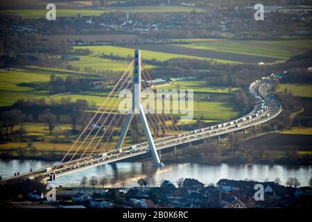 Photographie aérienne, pont de puces et autoroute A46, Rhin, Düsseldorf, Rhénanie-du-Nord-Westphalie, Allemagne, autoroute, autoroute A46, motorw Banque D'Images