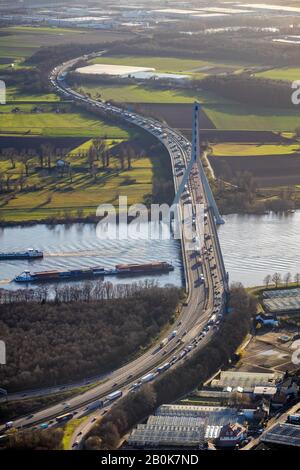 Photo aérienne, Fleher et pont de l'autoroute A46, du Rhin, Düsseldorf, Rhénanie, Hesse, Allemagne, autoroute, autoroute A46, autoroute br Banque D'Images