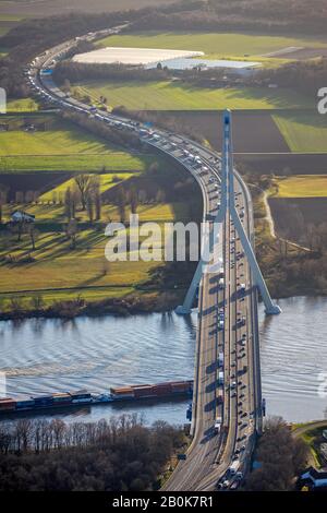 Photo aérienne, Fleher et pont de l'autoroute A46, du Rhin, Düsseldorf, Rhénanie, Hesse, Allemagne, autoroute, autoroute A46, autoroute br Banque D'Images