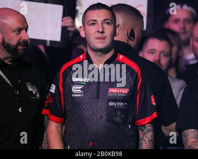 Motorpoint Stadium, Cardiff, Glamourgan, Royaume-Uni. 20 février 2020. Professional Darts Corporation, Unibet Premier League Cardiff; Nathan Aspinall Lors De Sa Promenade Sur Le Crédit: Action Plus Sports/Alay Live News Banque D'Images