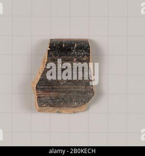 Fragment de terre cuite d'un skyphos (tasse à boire profonde)?, tissu inconnu, 6ème/5ème siècles C.-B., tissu inconnu, Terre Cuite, Vases Banque D'Images
