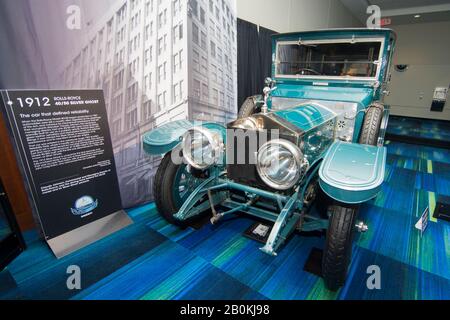 Toronto, Canada. 20 février 2020. Un fantôme argent Rolls-Royce de 1912 est vu lors de l'exposition Cobble Beach Classics du salon international de l'AutoShow (CIAS) de 2020 à Toronto, Canada, le 20 février 2020. L'exposition se déroule du 14 au 23 février, avec 15 voitures classiques. Crédit: Zou Zheng/Xinhua/Alay Live News Banque D'Images