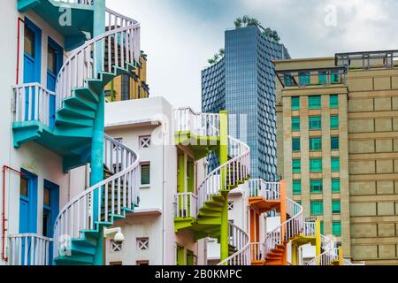 Escaliers en spirale colorés à Bugis Village, Singapour, République de Singapour Banque D'Images