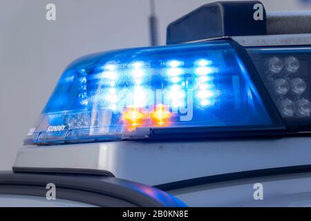 Police, lumière bleue, lampes à LED d'une voiture de patrouille de police, Banque D'Images