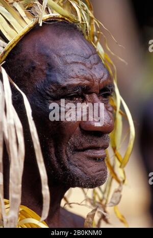 VANUATU, ÎLES MALEKULA, ÎLE ULIVEO, DANSES TRADITIONNELLES, PORTRAIT DE L'HOMME LOCAL Banque D'Images