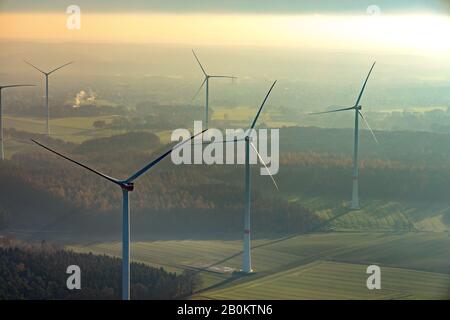 Photographie aérienne, éoliennes rétroéclairées, parc naturel Hohe Mark, Haltern am See, région de la Ruhr, Rhénanie-du-Nord-Westphalie, Allemagne, DE, Europe, vue lointaine, Banque D'Images