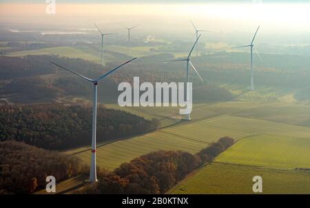 Photographie aérienne, éoliennes rétroéclairées, parc naturel Hohe Mark, Haltern am See, région de la Ruhr, Rhénanie-du-Nord-Westphalie, Allemagne, DE, Europe, vue lointaine, Banque D'Images