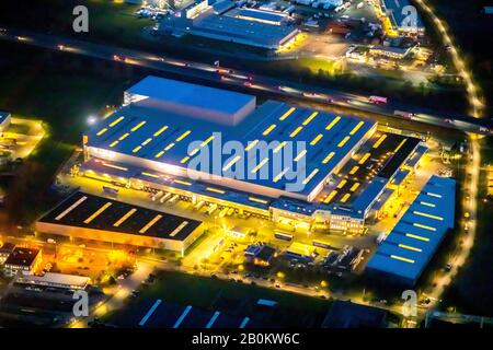 Photo aérienne de nuit sur Hamm, zone industrielle Hamm Uentrop, CS Parts Logistics GmbH, Logistikdienst Claas Service and Parts GmbH, sur l'autoroute A Banque D'Images