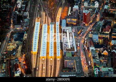 Photographie aérienne, gare centrale de Münster (Westf), site du bâtiment à l'est, Bremer Straße, Bremer Platz, , photo de nuit, Münster, Münsterl Banque D'Images