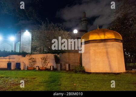 (200220) -- LONDRES, 20 février 2020 (Xinhua) -- la photo prise le 20 février 2020 montre l'extérieur de la Mosquée centrale de Londres à Londres, en Grande-Bretagne. Un homme a été arrêté sur place suite à des soupçons de tentative de meurtre suite à des rapports de vol dans une mosquée de Londres, a confirmé jeudi la police métropolitaine. (Photo De Ray Tang/Xinhua) Banque D'Images