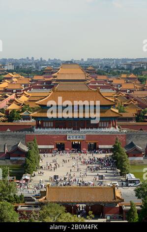 Vue sur la Cité interdite dans le centre de Pékin regardant au sud de Coal Hill, Beijing, Chine Banque D'Images