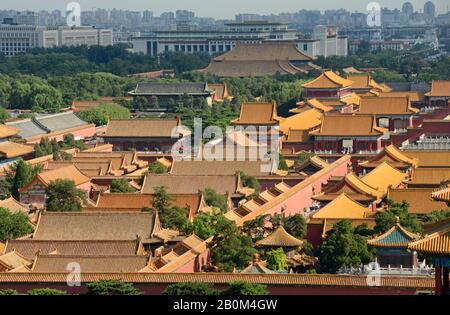 Vue sur la Cité interdite dans le centre de Pékin regardant au sud de Coal Hill, Beijing, Chine Banque D'Images