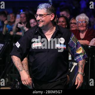 Motorpoint Stadium, Cardiff, Glamourgan, Royaume-Uni. 20 février 2020. Professional Darts Corporation, Unibet Premier League Cardiff; Gary Anderson Lors De Sa Promenade Sur Le Crédit: Action Plus Sports/Alay Live News Banque D'Images