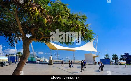 Station de bus centrale souterraine Intercambiador dans le parc Santa Catalina Las Palmas, Gran Canary, Espagne. Banque D'Images