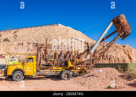 Un souffleur utilisé pour extraire le mulock souterrain et l'amener à la surface pour l'exploitation minière opale à Coober Pedy, Australie méridionale. Banque D'Images