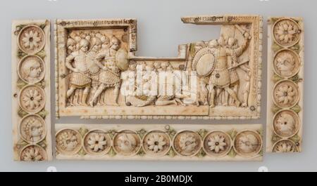 Panneau d'un Casket ivoire avec scènes de l'histoire de Joshua, byzantin, 900–1000, Fait à Constantinople, byzantin, ivoire, traces de polychromie, A: 2 11/16 x 5 3/8 x 1/4 in. (6,9 x 13,7 x 0,6 cm), b : 3 3/4 x 1 x 1/16 po. (9,5 x 2,6 x 0,2 cm), c : 1 x 5 1/2 x 1/16 po. (2,5 x 13,9 x 0,2 cm), d : 3 9/16 x 15/16 x 1/16 po. (9,1 x 2,4 x 0,2 cm), Ivories Banque D'Images
