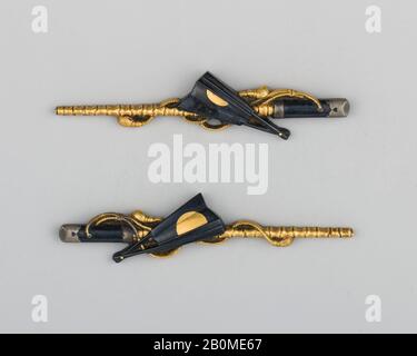 Paire D'Ornements Sword-Grip (Menuki), japonais, XIXe siècle, japonais, alliage cuivre-or (shakudō), or, argent, L. de chacun 2 1/2 po. (6,4 cm) ; Poids De chaque 0,2 oz. (5,7 G), Sword Furniture-Menuki Banque D'Images