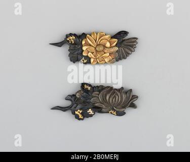 Paire D'Ornements Sword-Grip (Menuki), Japonais, Ca. 1615–1868, alliage d'or de cuivre japonais (shakudō), or, alliage de cuivre-siver (shibuichi), Menuki (A); L. 1 5/8 in. (4,1 cm) ; Poids 0,3 oz. (8,5 g); menuki (b); L. 1 5/8 in. (4,1 cm) ; Poids 0,4 oz. (11,3 G), Sword Furniture-Menuki Banque D'Images