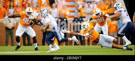 Knoxville, TN - 2019 SEPTEMBRE 7: Les bénévoles du Tennessee et Brigham Young Cougars lors d'un match de football américain d'université le 7 septembre 2019, at Banque D'Images