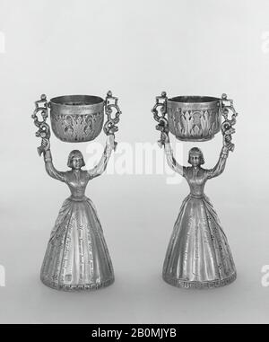 J. A. ou I. A., Londres, coupe Wager (une paire), britannique, London, J. A. ou I. A., Londres (début du XIXe siècle), probablement début du XIXe siècle, britannique, Londres, Silver-gilt, hauteur : 6 1/8 po. (15,6 cm), Métal-argent Banque D'Images