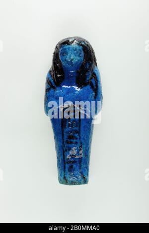 Ouvrier Shabti de Nany, troisième Période intermédiaire, dynastie 21, règne de Psusennes I, CA. 1050 av. J.-C., D'Égypte, de Haute-Égypte, de Thèbes, de Deir el-Bahri, de Tombeau de Meritamun, premier couloir, inhumation de Nany, 1928–29, Faience, H. 9 × W. 3,5 × D. 2 cm (3 9/16 × 1 3/8 × 13/16 po Banque D'Images