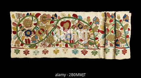 Fragment d'une chemise, ukrainien, quatrième trimestre XVIIIe siècle, ukrainien, lin, soie, métal, 13 1/2 x 52 po. (34,3 x 132,1 cm), textiles brodés Banque D'Images