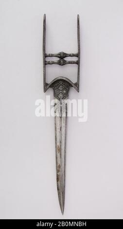 Dagger (Katar), indien, XVIIIe–XIXe siècle, indien, acier, H. 18 7/8 po. (47,9 cm) ; avec 3 3/8 po. (8,6 cm) ; Poids 1 lb. 8,7 oz. (700,2 g), Taggers Banque D'Images