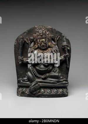 Mahakala Assis dans La Facilité royale, Tibet, XIIe siècle, Tibet, pierre avec polychrome, H. 4 3/8 in. (11,1 cm) ; avec 3 5/8 po. (9,2 cm) ; D. 2 po. (5,1 cm), Sculpture Banque D'Images