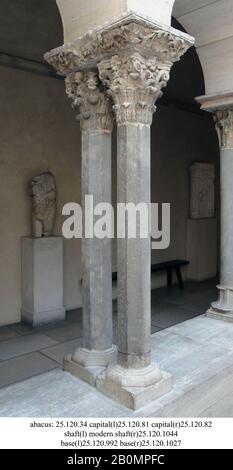 Base de colonnes, française, fin du XIIe siècle, Fabriquée dans le Languedoc, France, française, Pierre, Dans L'Ensemble : 5 1/8 x 9 7/8 x 9 7/8 po. (13 x 25,1 x 25,1 cm), Sculpture-architectural Banque D'Images