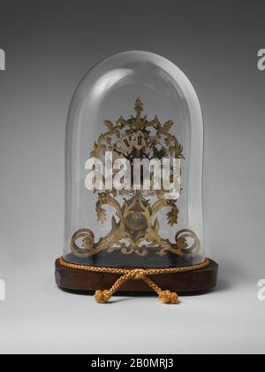 Horloge et clé squelette, britannique, CA. 1850–65, britannique, laiton, partiellement argenté et peint, velours, bois de rose, verre, Total (avec dôme en verre) : 18 × 12 3/8 × 6 3/8 po. (45,7 × 31,4 × 16,2 cm), hauteur (horloge) : 14 3/8 po. (36,5 cm), Horologie Banque D'Images