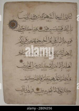 Folio d'un manuscrit Qur'an, manuscrit non illustré, folio, XIVe siècle, Attribué à l'Inde ou à l'Iran, encre, aquarelle opaque, or sur papier, 19 1/2 x 14 po. (49,5 x 35,5 cm), Codices Banque D'Images