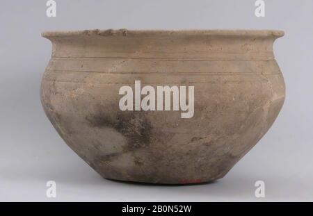Bol, du 9 au 10 e siècle, Excavé en Iran, Nishapur, Faïence; non glacé, céramique Banque D'Images