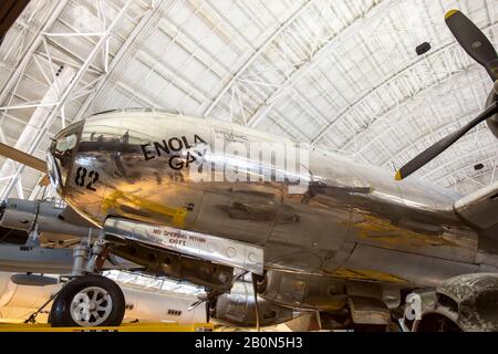 Chantilly, Virginie - 16 février 2020 - l'avion de la seconde Guerre mondiale gay d'Enola au Steven F. Udvar-Hazy Center du Smithsonian Air and Space Museum de Chan Banque D'Images