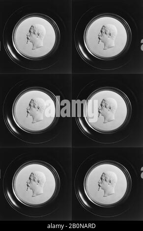 Fabrique de Sèvres, Napoléon III (1808-1873), Empereur des Français, Sèvres, fabrique de Sèvres (français, 1740-présent), 1867, française, Sèvres, porcelaine de Biscuit, diamètre : 3 1/8 in. (7,9 cm), céramique-porcelaine Banque D'Images