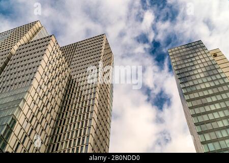 Francfort, Allemagne, le 5 octobre 2019 vue depuis leur Tour&Taxis palais sur le gratte-ciel de Francfort/Main Allemagne Banque D'Images