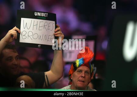 Cardiff, Royaume-Uni. 20 février 2020. Fans de fléchettes dans une robe de fantaisie. Unibet Premier League Darts, troisième événement de la nuit à Motorpoint Arena à Cardiff, Pays de Galles du Sud le jeudi 20 février 2020 photo d'Andrew Orchard/Andrew Orchard sports photographie/Alay Live news crédit: Andrew Orchard sports photographie/Alay Live News Banque D'Images