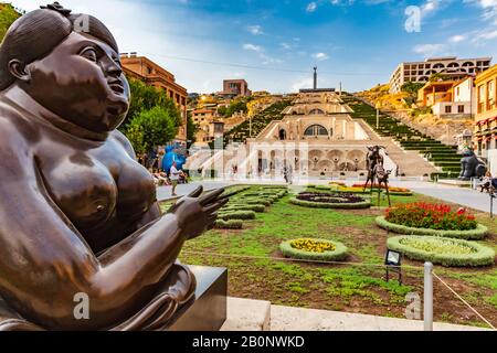 Yerevan , Arménie - 16 août 2019 : monument complexe cascade Vue d'Erevan, capitale de l'Arménie Banque D'Images