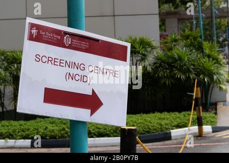 Singapour - 14 février 2020: Un panneau laminé indique le centre de dépistage de l'hôpital Tan Tock Seng du Centre national des maladies infectieuses (NCID) Banque D'Images