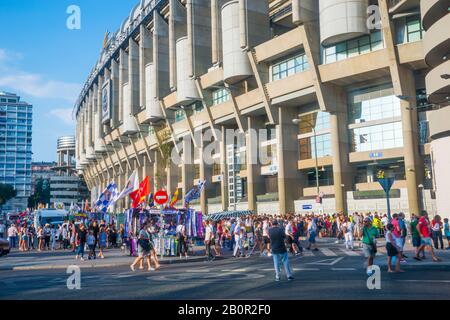 Façade de Santiago Bernabeu avant un match de football. Madrid, Espagne. Banque D'Images