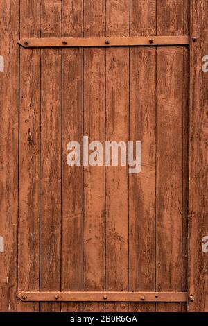 WOM a endommagé la paroi en bois en marron comme fond ou texture Banque D'Images