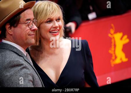 Berlin, Allemagne. 20 février 2020. Jan Josef Liefers et Anna Loos ont participé à la première « My Salinger Year » lors du 70ème Festival International du Film de Berlin/Berlinale 2020 à Berlinale Palast le 20 février 2020 à Berlin, Allemagne. Crédit: Geisler-Fotopress Gmbh/Alay Live News Banque D'Images